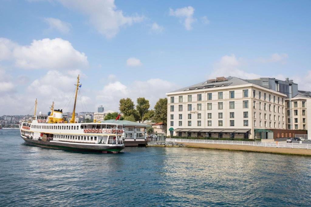 Couple's Exquisite Luxury at Shangri-La Bosphorus, Istanbul, Turkey